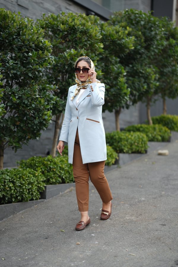 ست مانتو کتی آبی روشن و شلوار دارچینی - Image 3